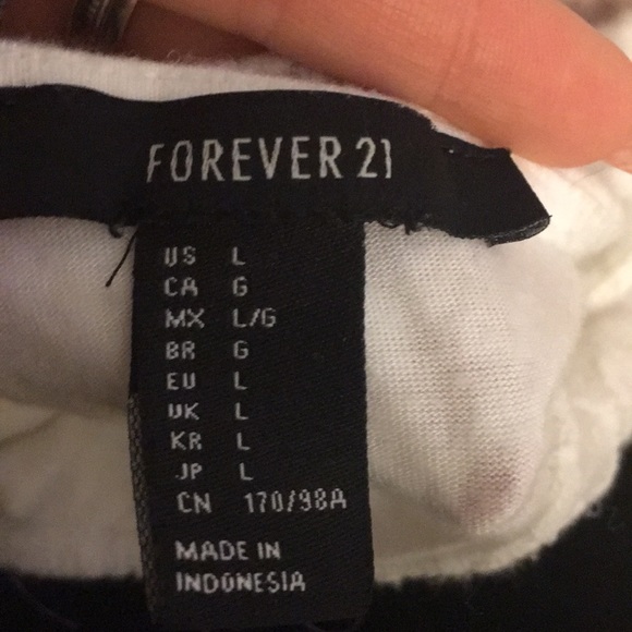 Crop top - Picture 2 of 3